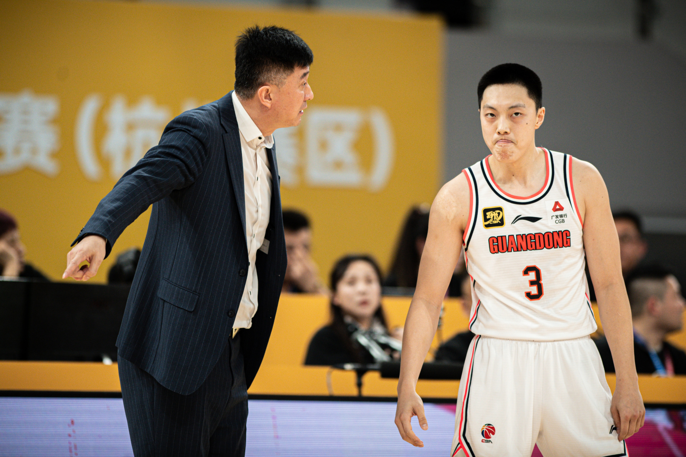 开云体育-包含CBA常规赛转会期再迎强敌，上海申花再遭质疑，主帅态度——媒体盛赞，阵容厚度经受考验的词条