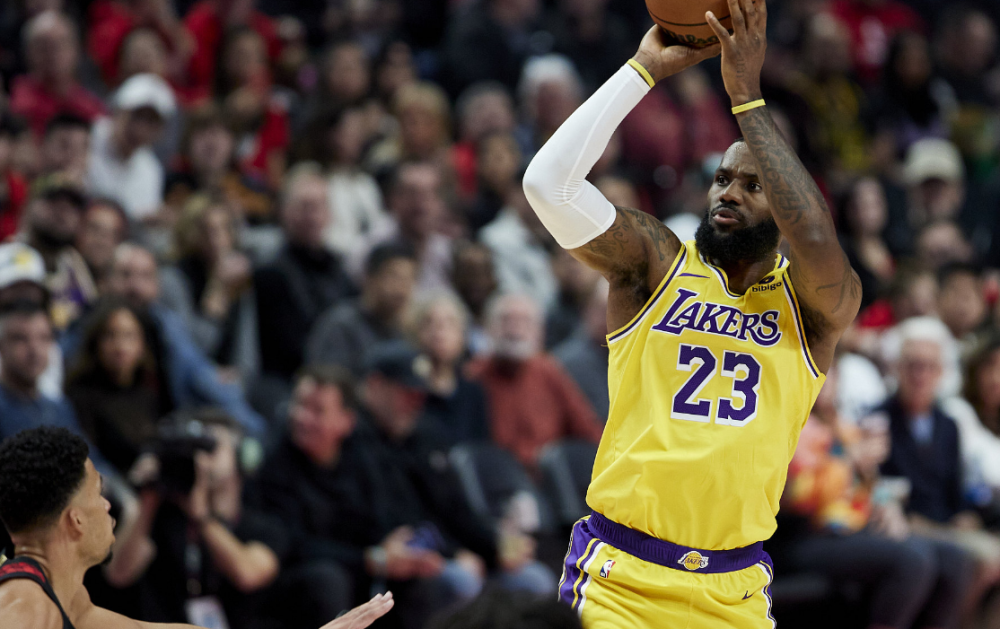 里尔训练开放日，清晨扳平良机引欢呼，全明星赛在即，控场能力受关注的简单介绍