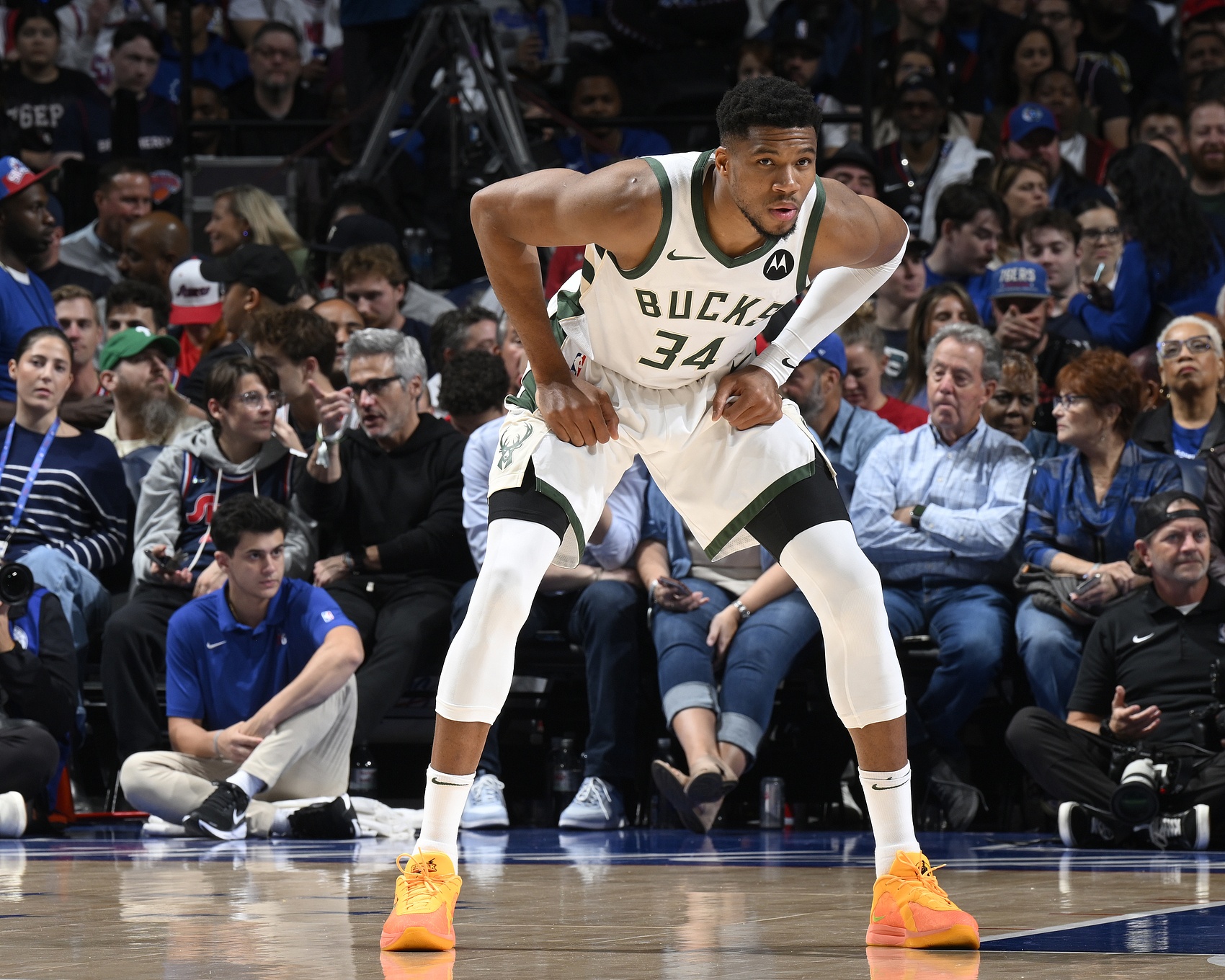 包含字母哥在皇家马德里比赛中战术调整,势不可挡引发热议!的词条 包含字母哥在皇家马德里比赛中战术调整,势不可挡引发热议!的词条