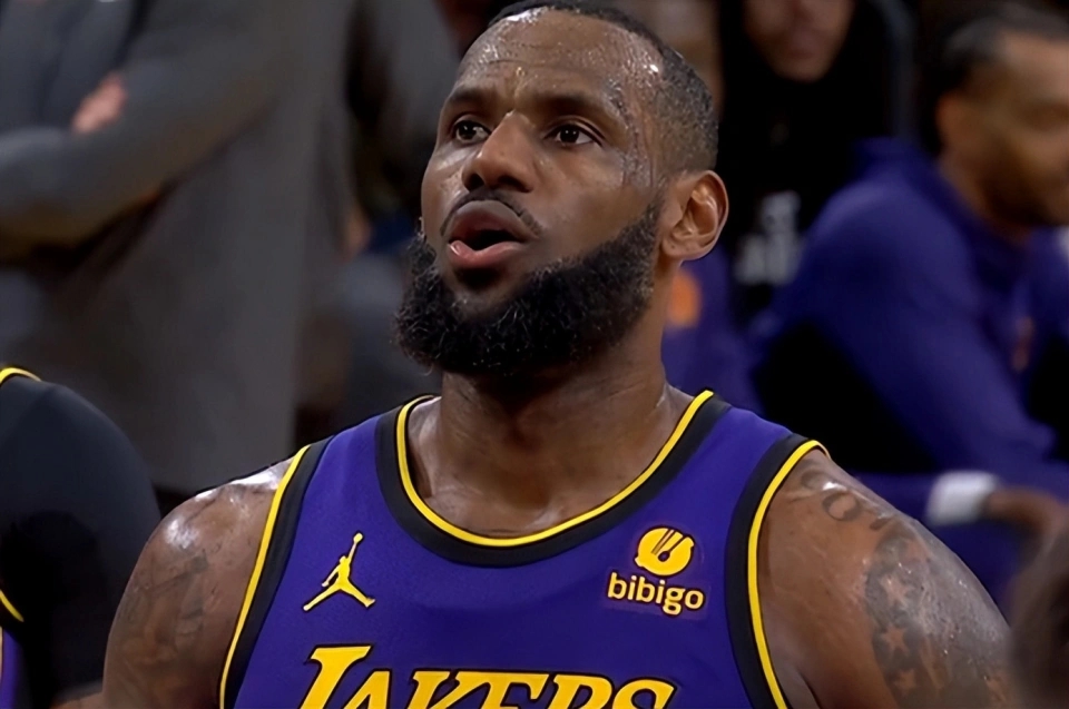 莱万多夫斯基连续十二场比赛得分超过突破纪录，湖人挑战极限！的简单介绍